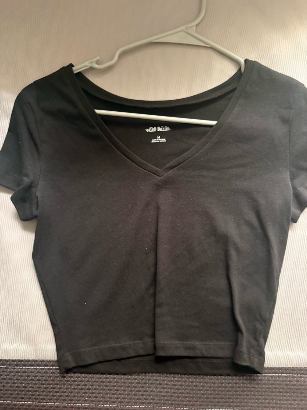 wild fable Black V-Neck Cropped Tee - Short Sleeve